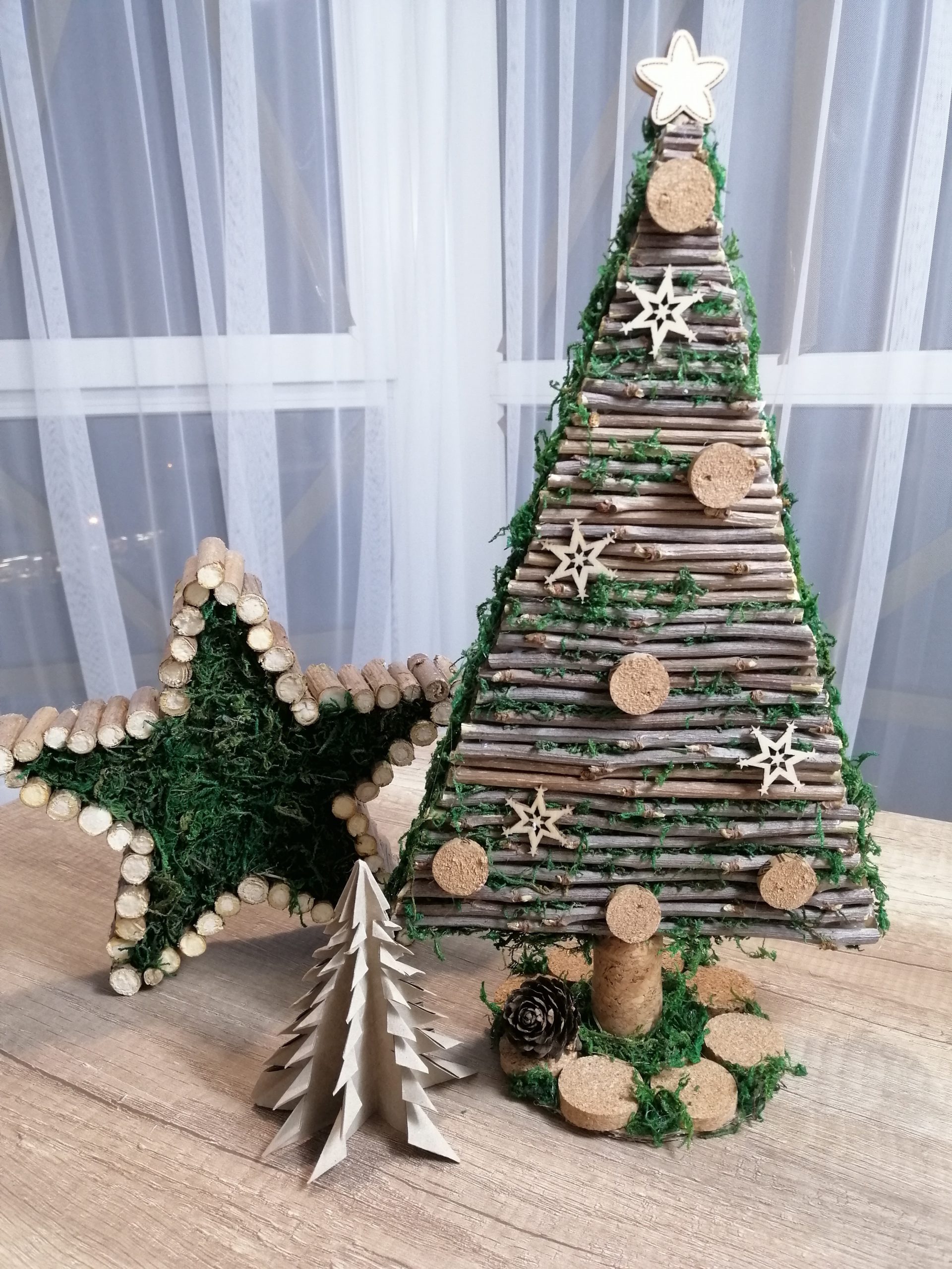 How to make a Christmas tree out of twigs and cardboard
